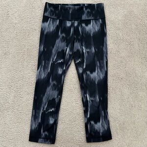 Under Armour Black & White Printed Capri Workout Leggings- Athletic / Running